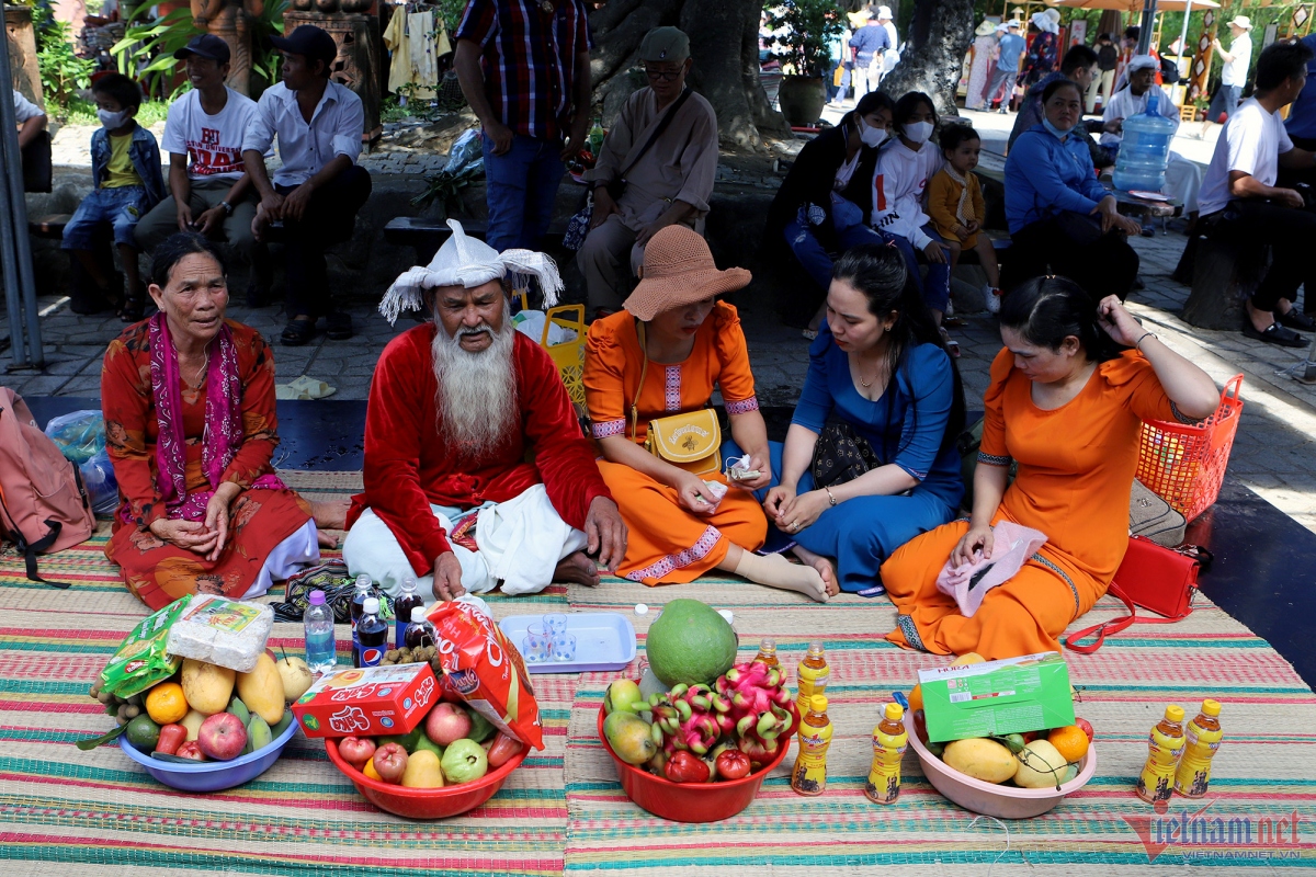 thousands attend ponagar temple festival picture 7