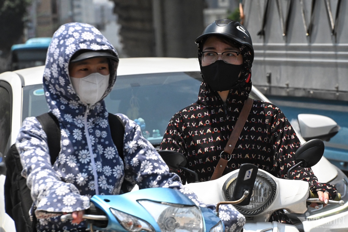 hanoians seek measures to cope amid record heat wave picture 4