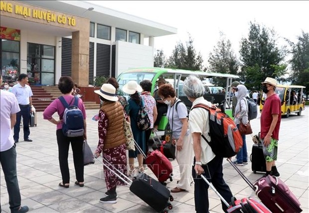 vietnam hits peak time for domestic tourism picture 1