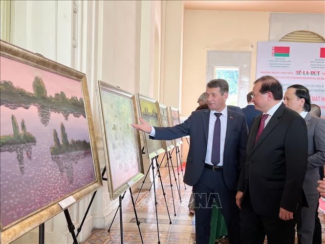 painting exhibition displaying belarusian landscapes opens in hcm city picture 1