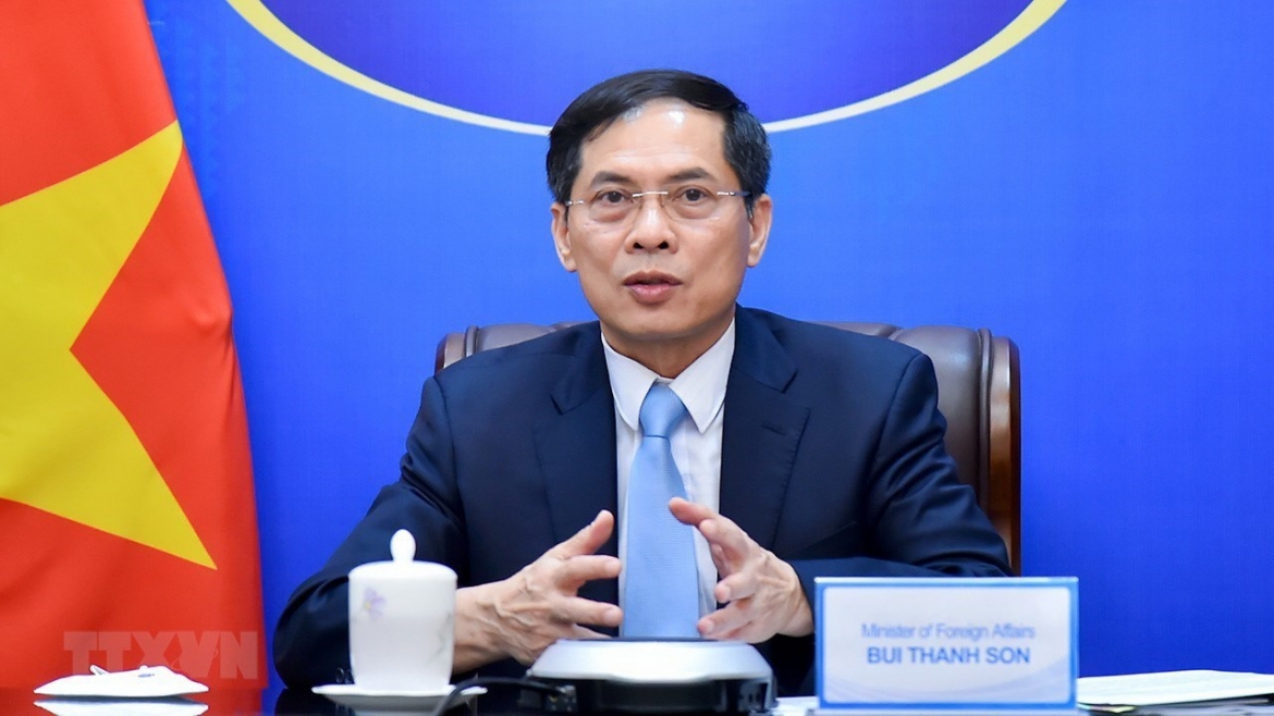 bo truong bui thanh son gap ngoai truong anh hinh anh 1