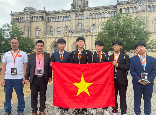Vietnam wins gold at European Physics Olympiad
