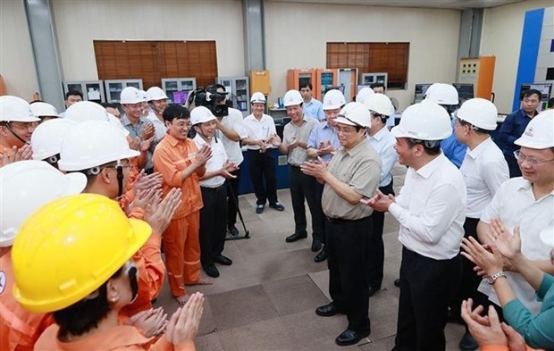 pm inspects electricity, coal supply in quang ninh picture 3
