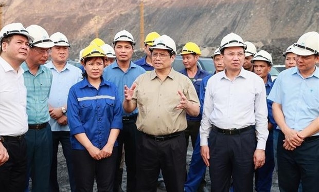 pm inspects electricity, coal supply in quang ninh picture 4
