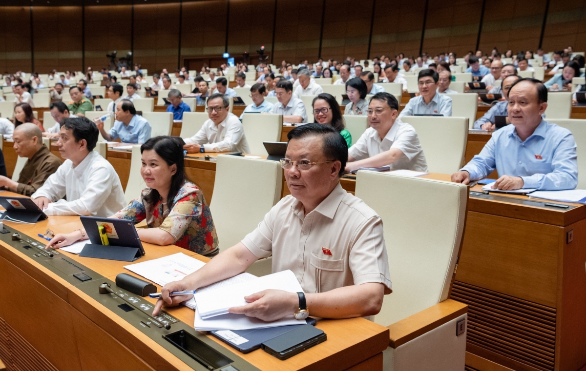 quoc hoi dong y tang tuoi nghi huu cong an, bo sung 6 vi tri co ham cap tuong hinh anh 1