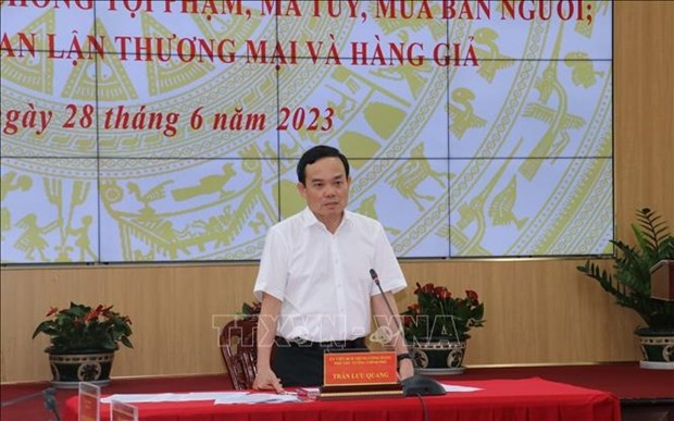 deputy pm directs fight against iuu, smuggling, drug trafficking in mekong delta picture 1