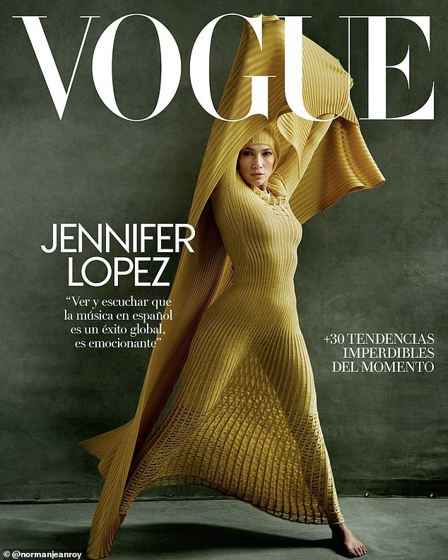 jennifer lopez shows off his beautiful picture on the screen of vogue mexico