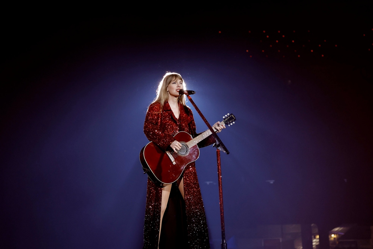ngắm những trang phục lộng lẫy của taylor swift tại the eras tour hình ảnh 6 ngam nhung trang phuc long lay cua taylor swift tai the eras tour hinh anh 6