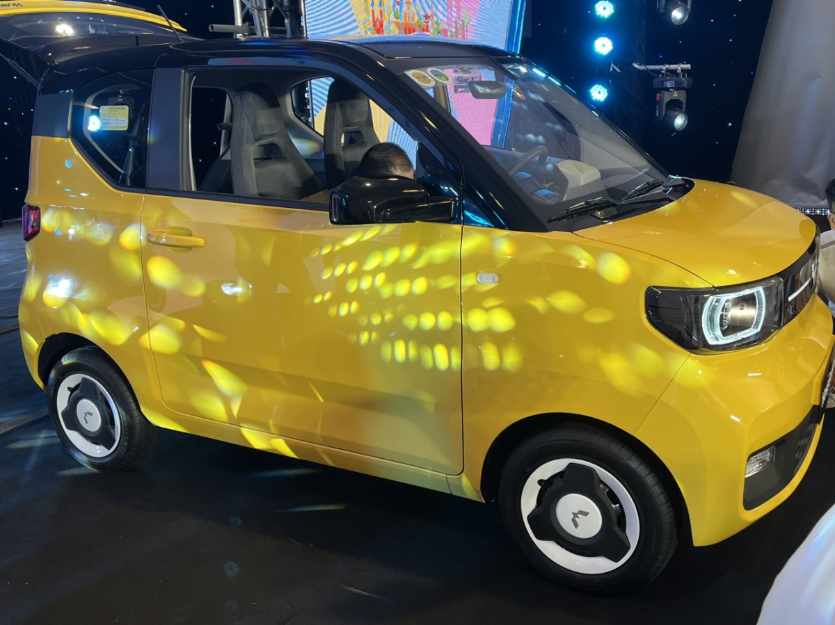 ra mat o to gia re wuling hongguang mini ev, gia tu 239 trieu dong hinh anh 2