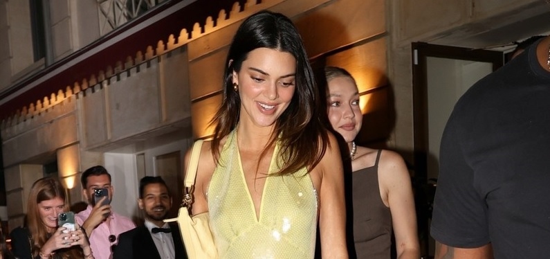 Kendall Jenner diện đầm hở lưng gợi cảm đi ăn tối cùng Gigi Hadid