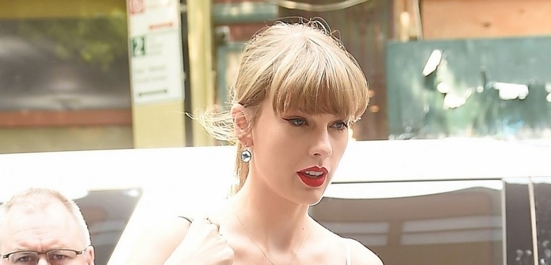 Taylor Swift gợi cảm đến phòng thu sau khi chia tay bạn trai