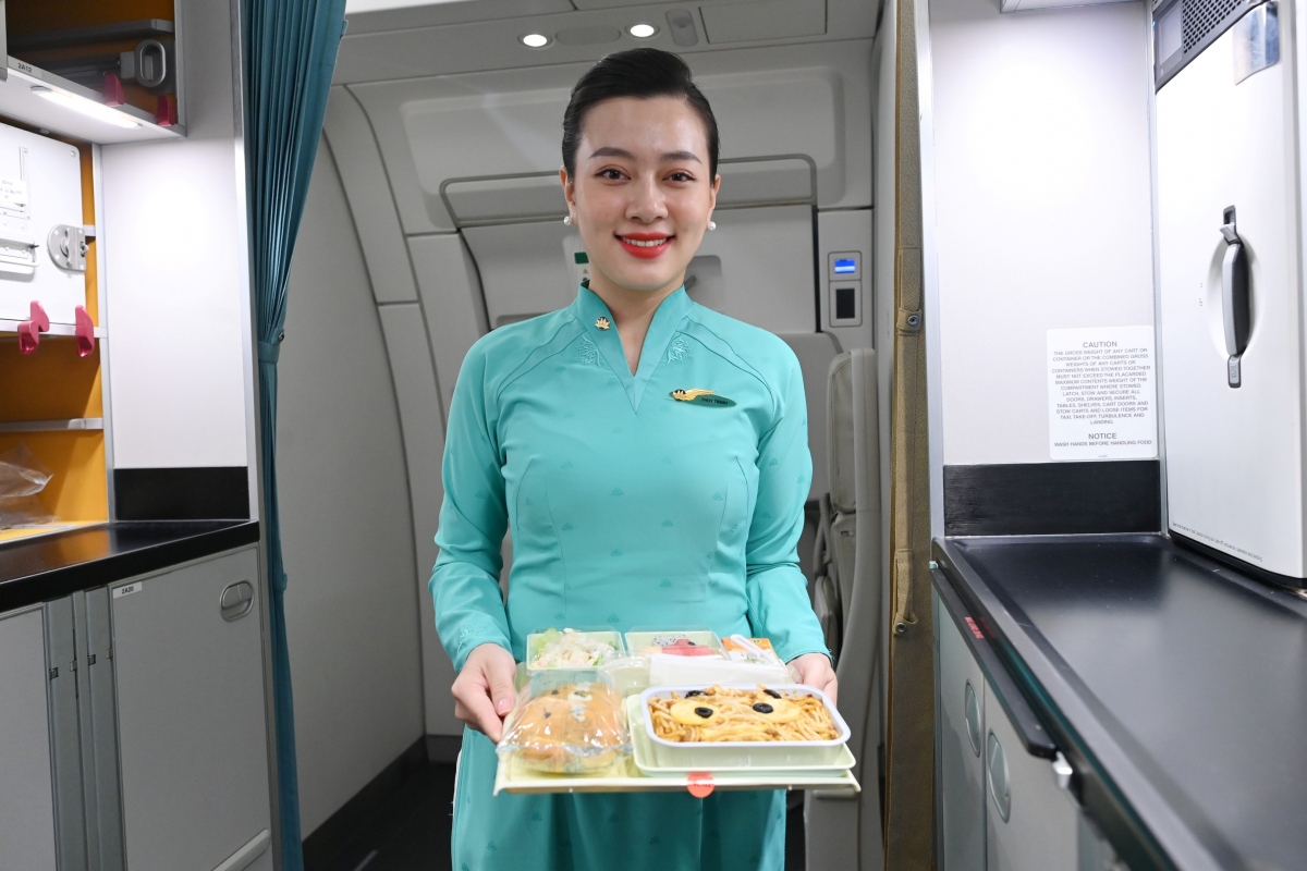 chuyen bay dac biet cua vietnam airlines voi phi hanh doan nhi hinh anh 11