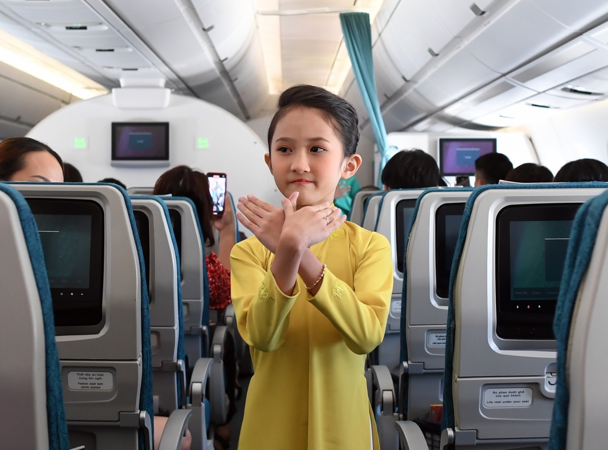 chuyen bay dac biet cua vietnam airlines voi phi hanh doan nhi hinh anh 8