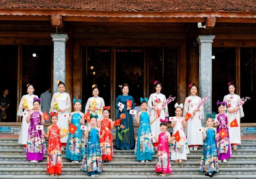 ao dai collection features vietnam-japan culture picture 2