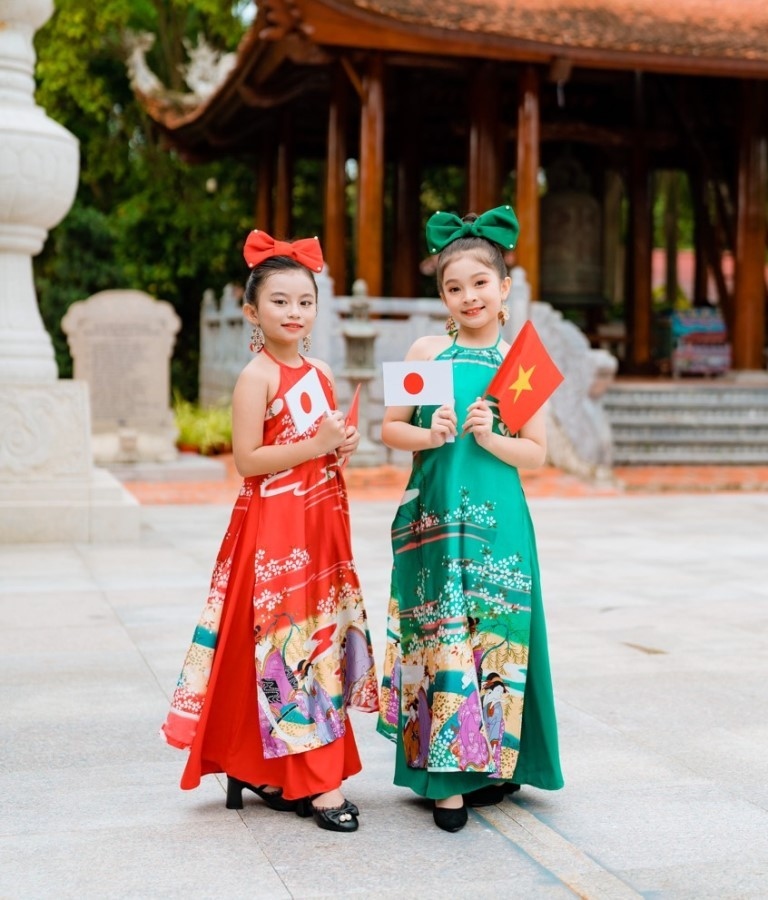 ao dai collection features vietnam-japan culture picture 8