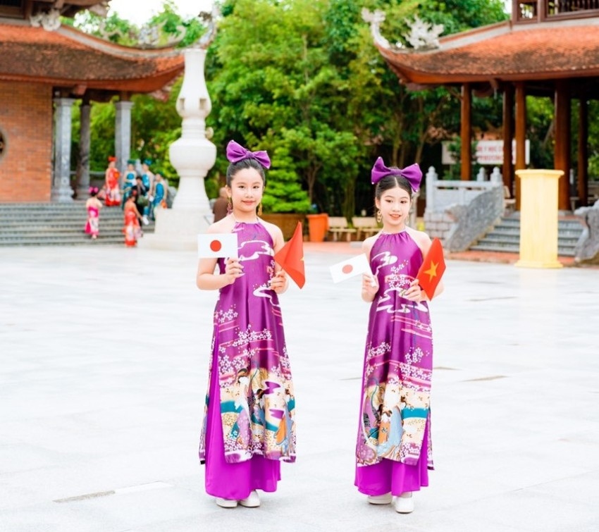 ao dai collection features vietnam-japan culture picture 9