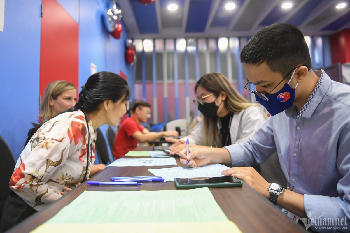 us embassy hosts ninth give blood and keep the world beating blood drive in hanoi picture 8