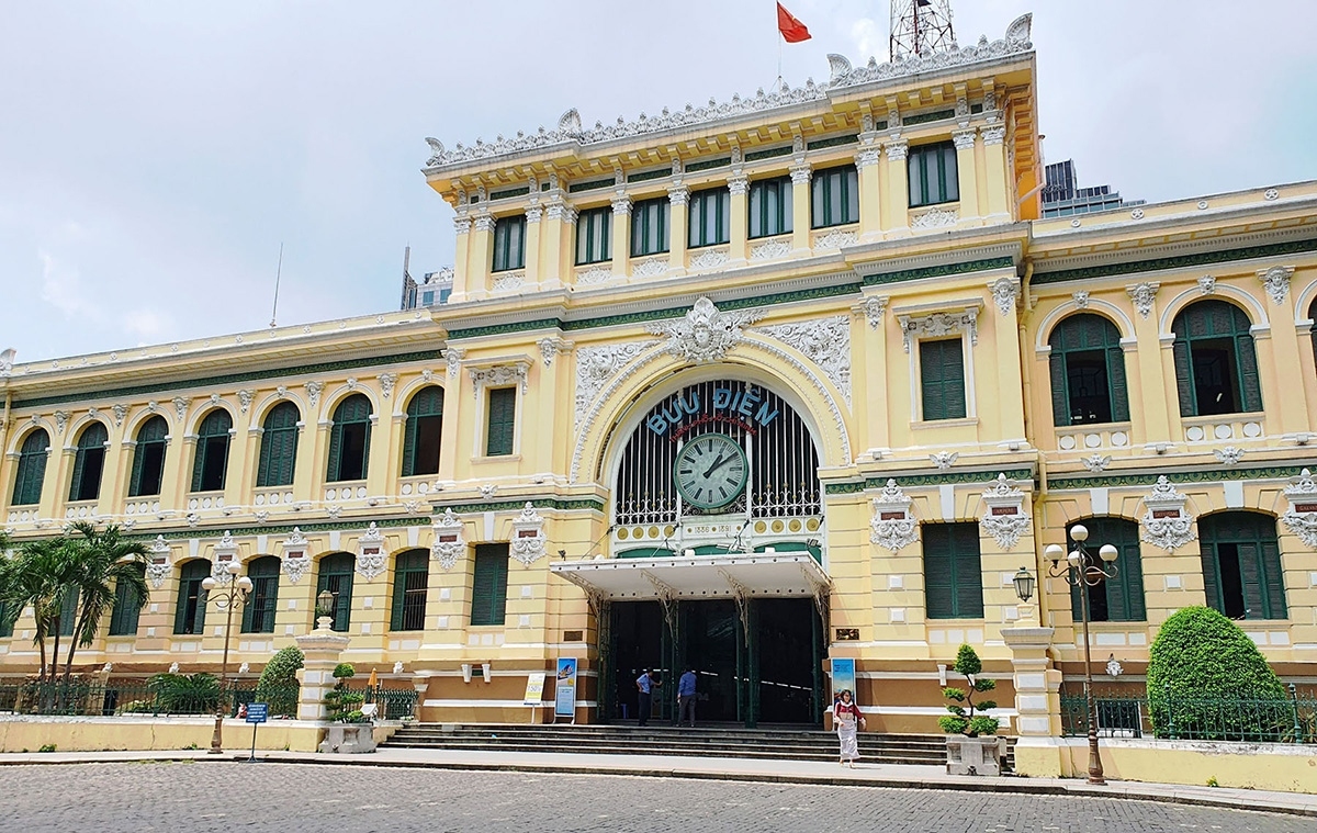 saigon central post office among world s 11 most beautiful post offices picture 1