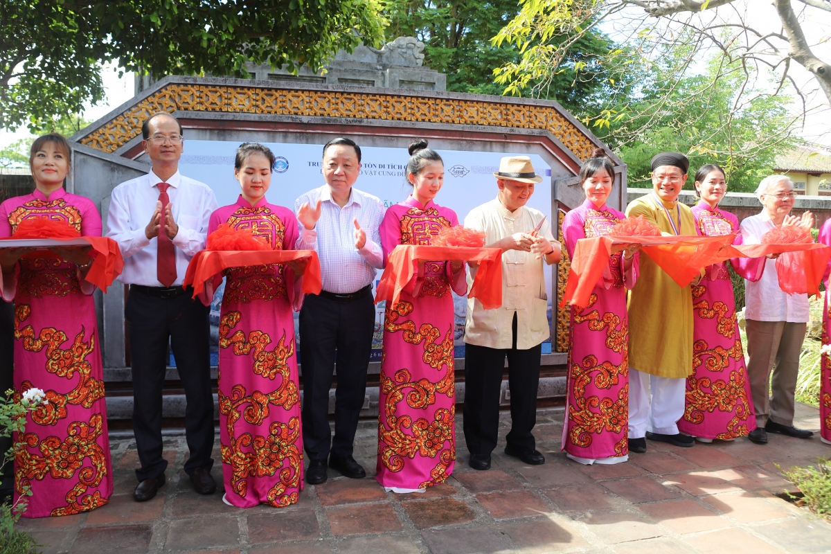 Triển lãm “Thần Kinh Nhị Thập Cảnh - thơ vua Thiệu Trị qua thư pháp"