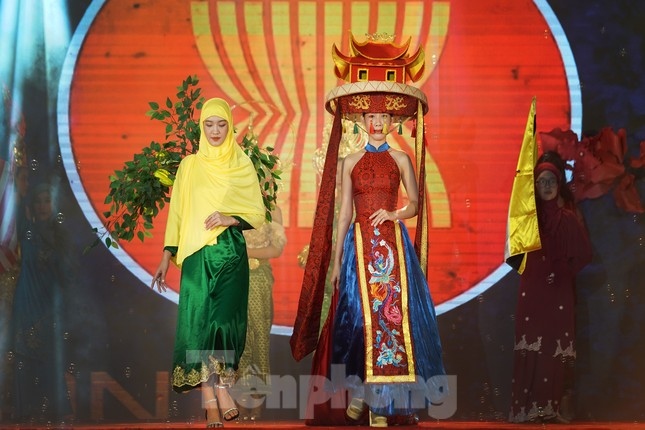 asean costumes introduced at southern fruit festival picture 1