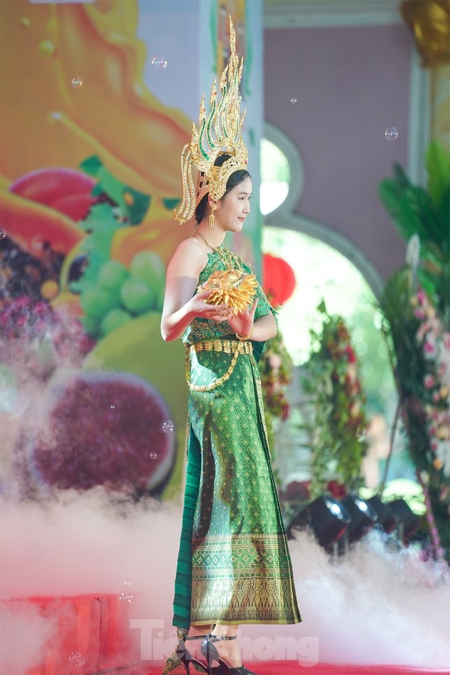 asean costumes introduced at southern fruit festival picture 8