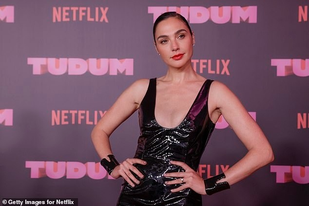 Gal Gadot shows off her stunning beauty at the Heart of Stone premiere photo 4