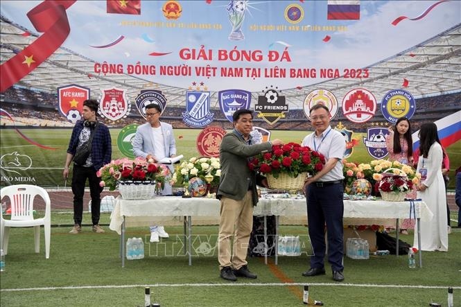 Nearly 400 Overseas Vietnamese join football tournament in Russia