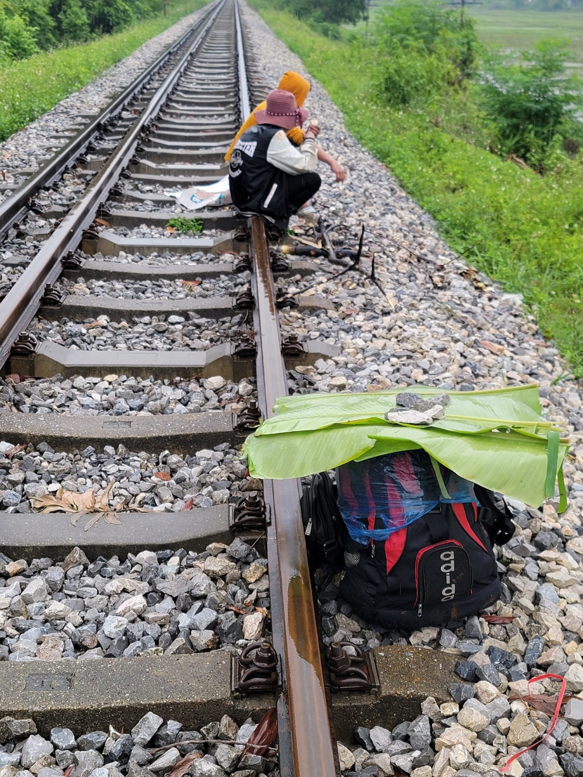 hai nguoi mong di bo tu ha noi ve ha giang khong phai vo chong hinh anh 2