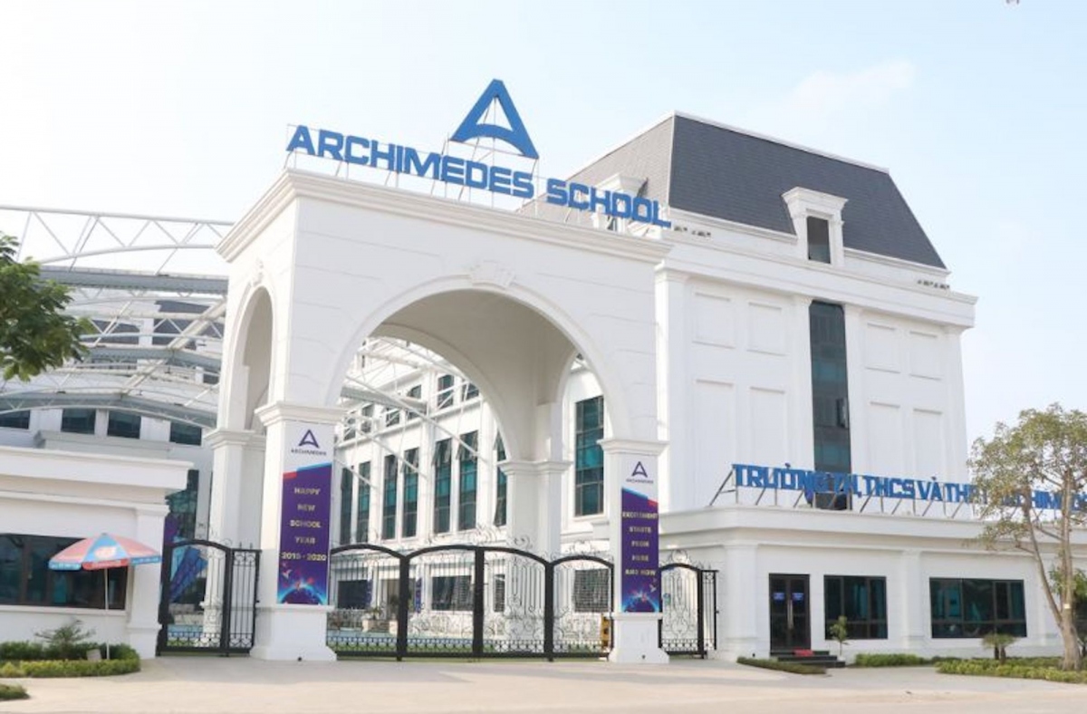 Học sinh lớp 1 trường Archimedes ở Hà Nội bị bỏ quên trên xe ô tô