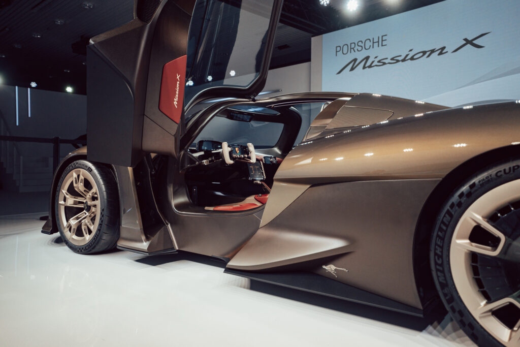 Một số hình ảnh khác của mẫu concept Porsche Mission X.