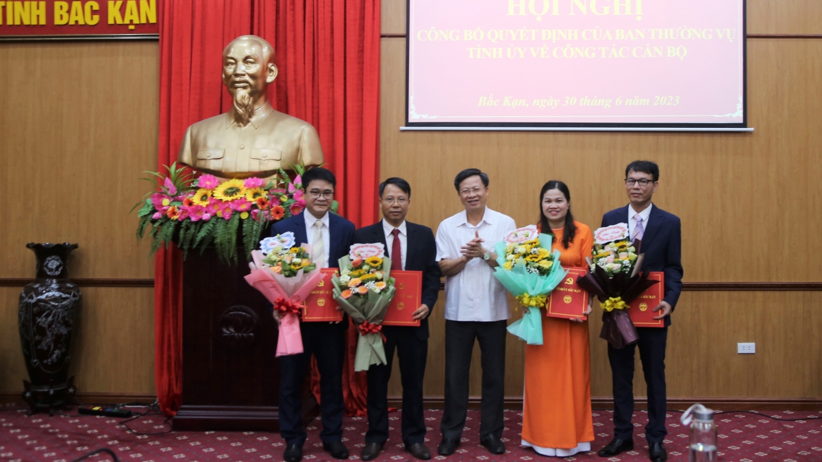 bac kan luan chuyen nhieu can bo chu chot so, nganh hinh anh 2