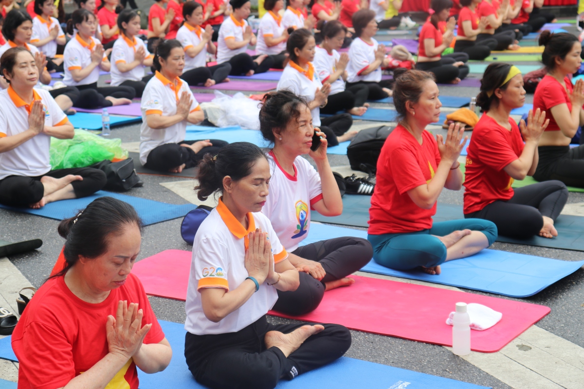 hon 1.000 nguoi tham gia ngay quoc te yoga lan thu 9 tai ha noi hinh anh 10