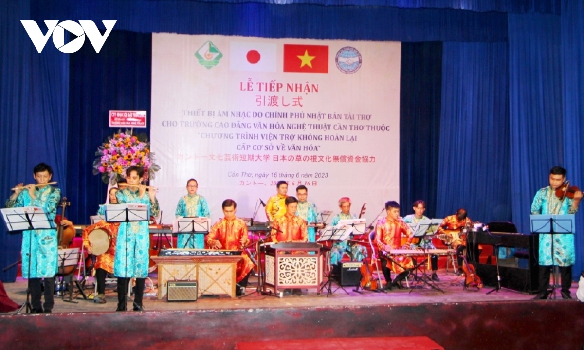 japan donates musical equipment to can tho city picture 2