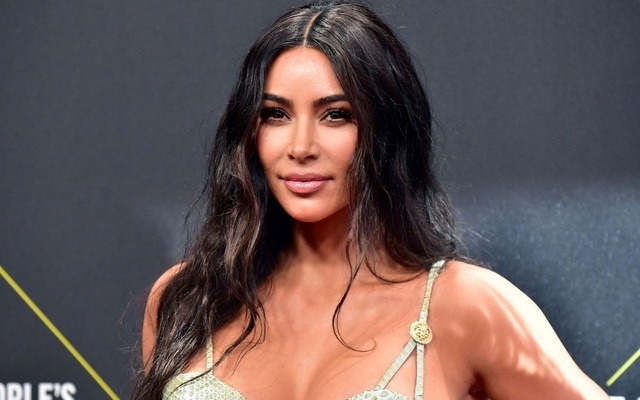 kim kardashian se lam viec tai mot cua hang bach hoa neu khong noi tieng hinh anh 1