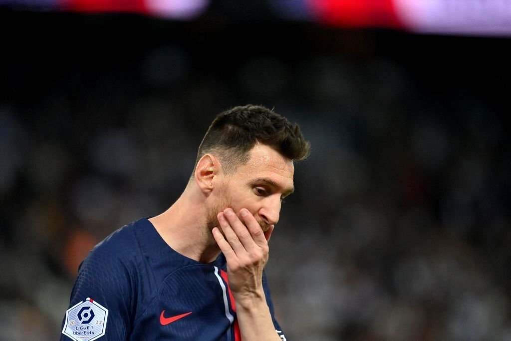 messi duom buon trong lan cuoi khoac ao psg hinh anh 10