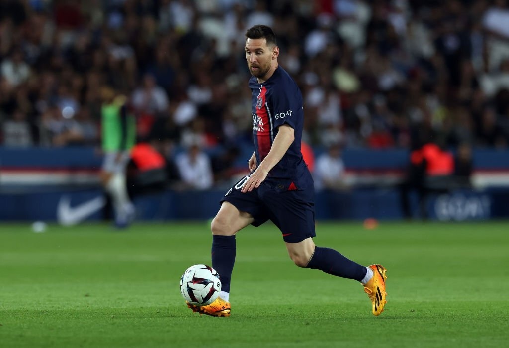 messi duom buon trong lan cuoi khoac ao psg hinh anh 5