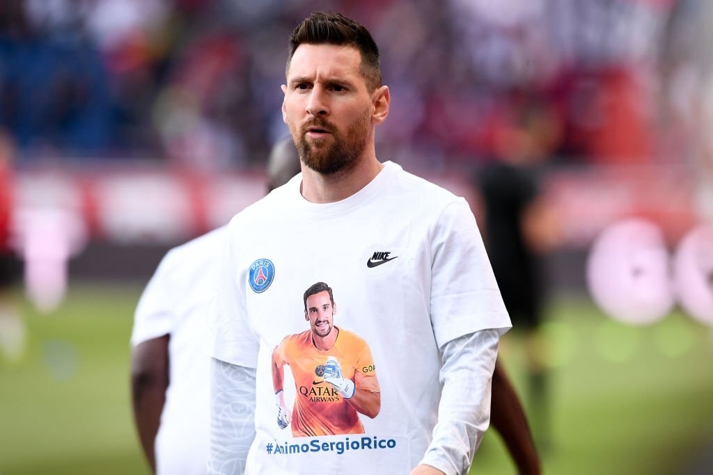 messi duom buon trong lan cuoi khoac ao psg hinh anh 1