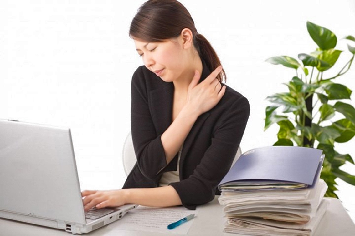 Những thói quen xấu ảnh hưởng đến cột sống