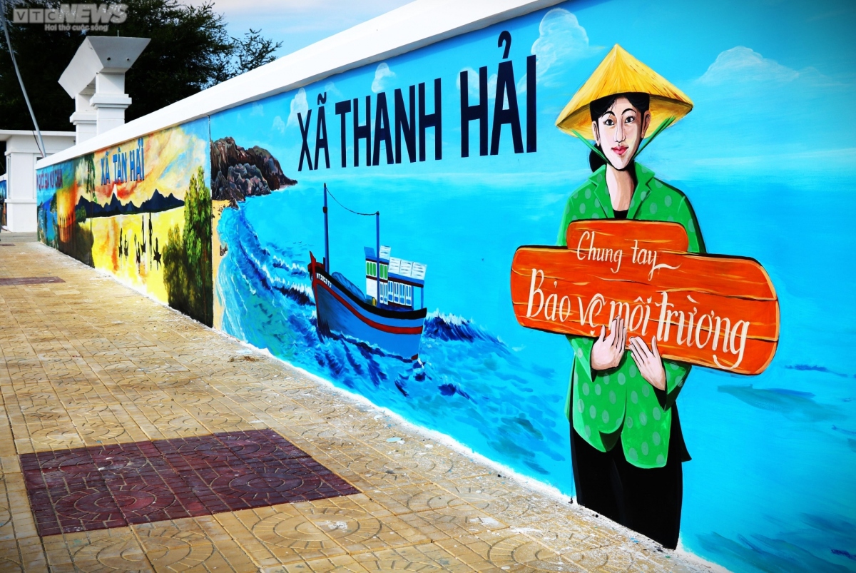 discovering longest vietnamese mural painting in ninh thuan province picture 2