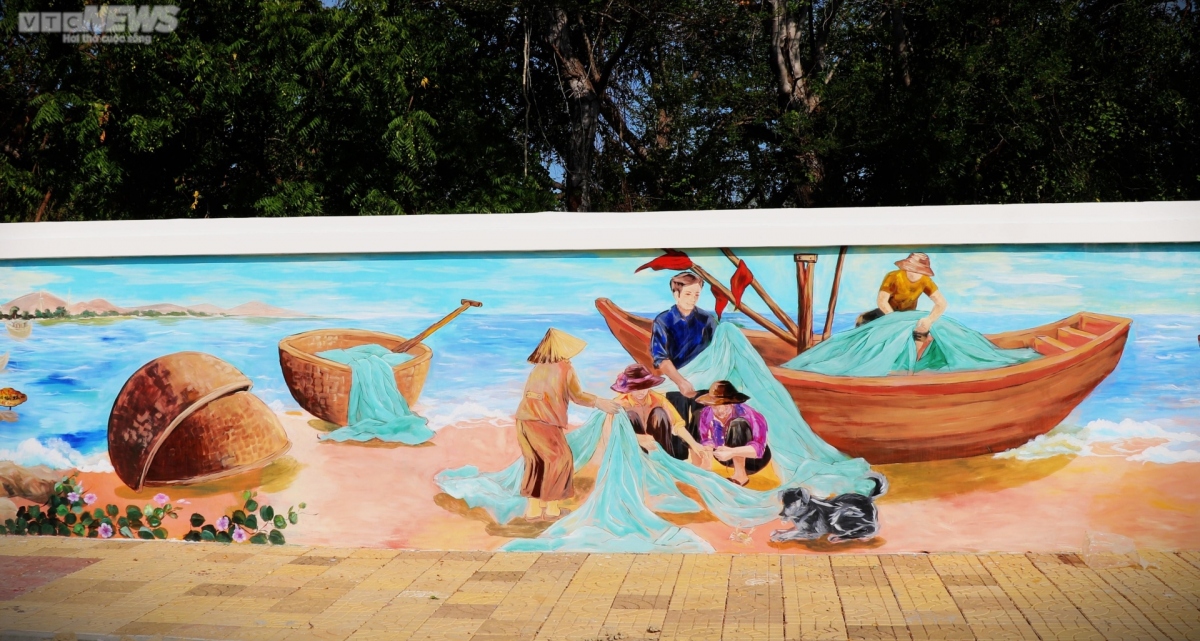 discovering longest vietnamese mural painting in ninh thuan province picture 9