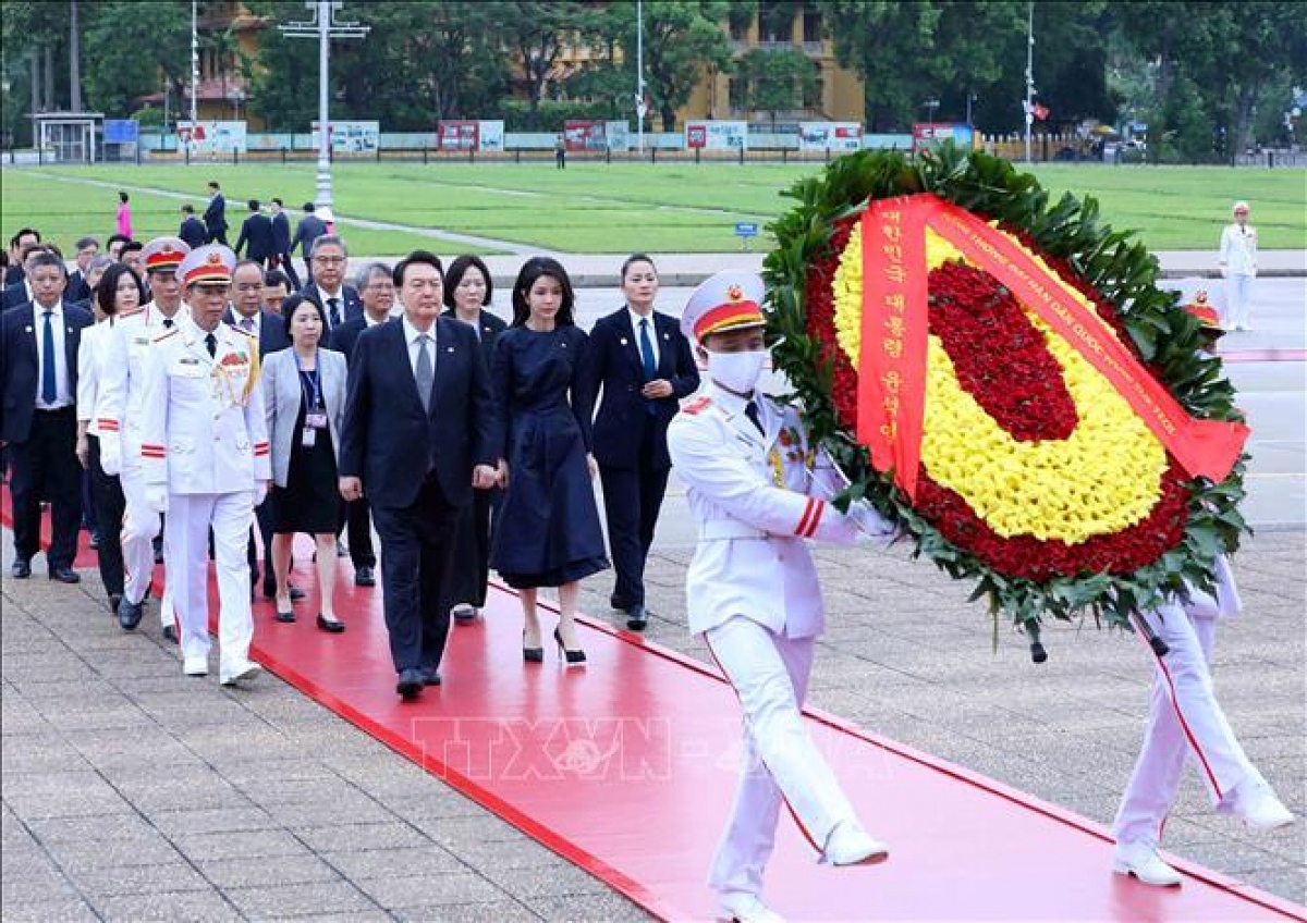 president yoon suk-yeol and his special state visit to vietnam picture 3