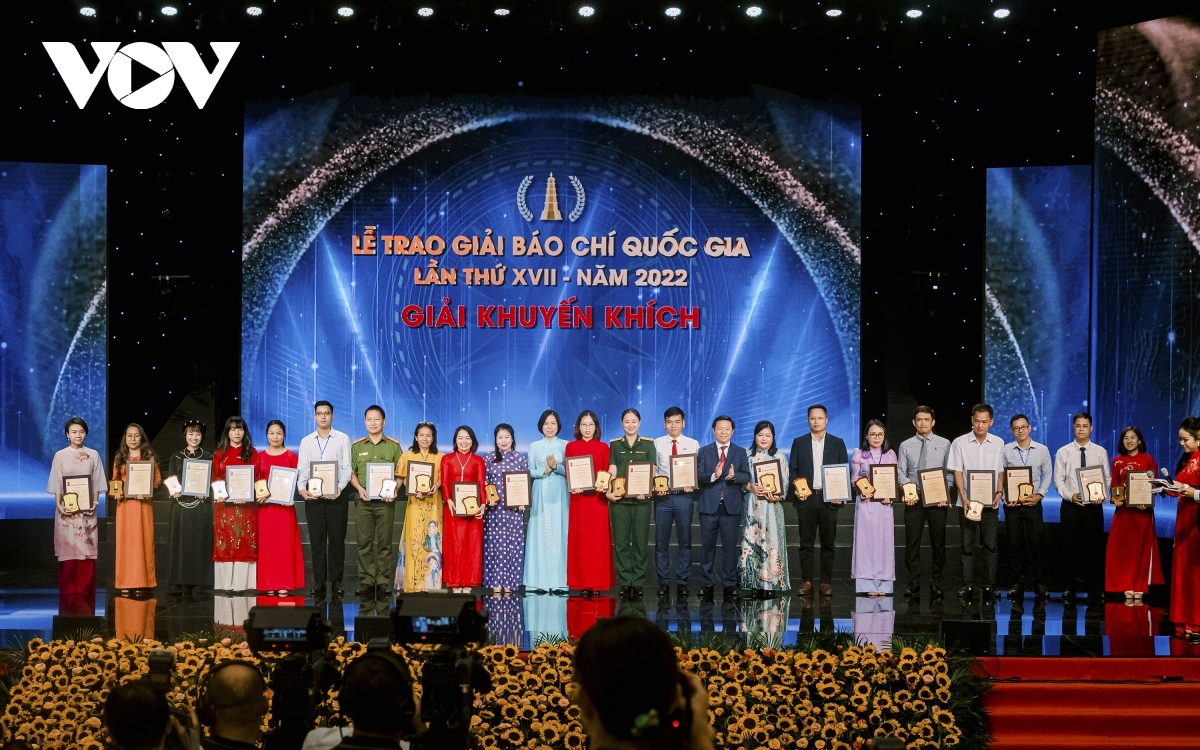 outstanding works honoured at 17th national press awards picture 15
