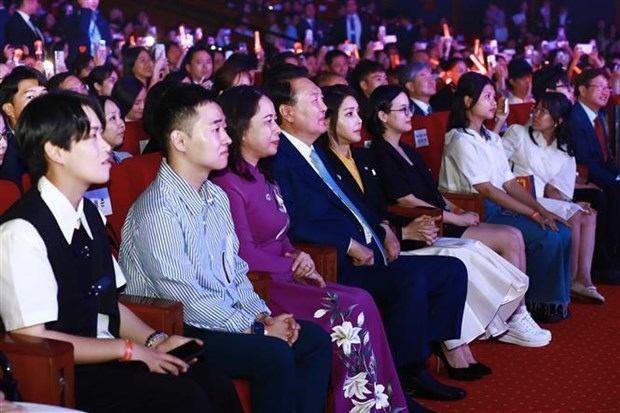 rok president, vietnamese vice president join music gala of cultural exchange picture 1