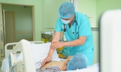 Nam thanh niên Hà Nội hôn mê sau khi chạy giữa trời nắng nóng