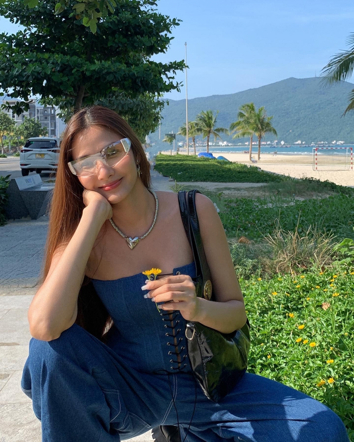 Á hậu hoàng thùy thay đổi táo bạo với phong cách thời trang denim cá tính hình ảnh 6 A hau hoang thuy thay doi tao bao voi phong cach thoi trang denim ca tinh hinh anh 6
