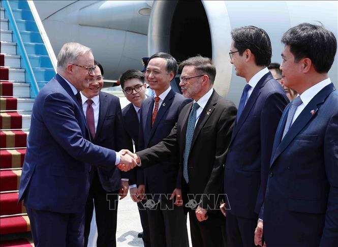 australian pm arrives in hanoi, starting official visit to vietnam picture 1