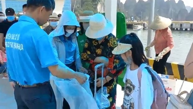 tourists advised not to take plastic bags to co to island picture 1