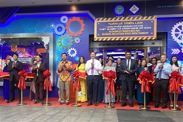 HCM City Exhibition displays mechanical, electrical devices