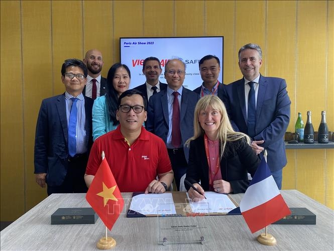 paris air show 2023 sees vietjet ink deal to equip new fleet with modern seats picture 1