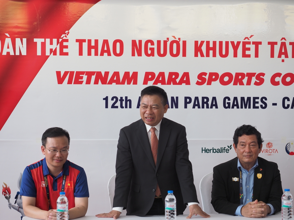 Đại sứ Việt Nam tại Campuchia thăm Đoàn thể thao Việt Nam dự ASEAN Para Games 12